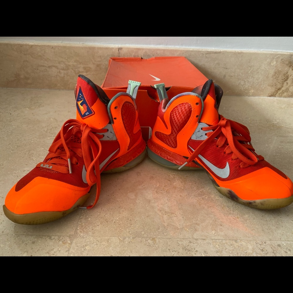 Lebron 9 “Galaxy” Kid 4.5, fits Women 6